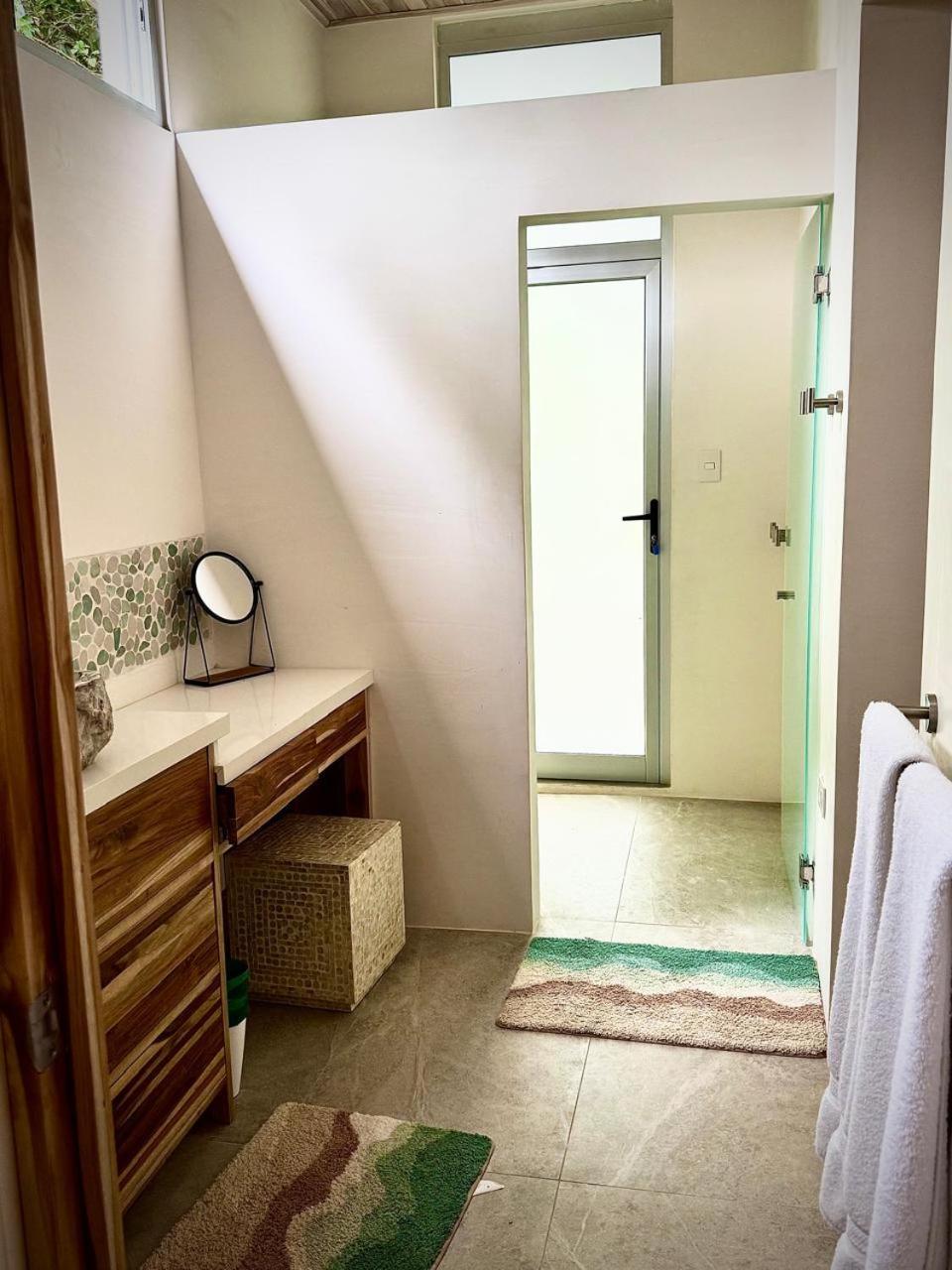 Iluminar Beachfront Suites Nosara Bilik gambar